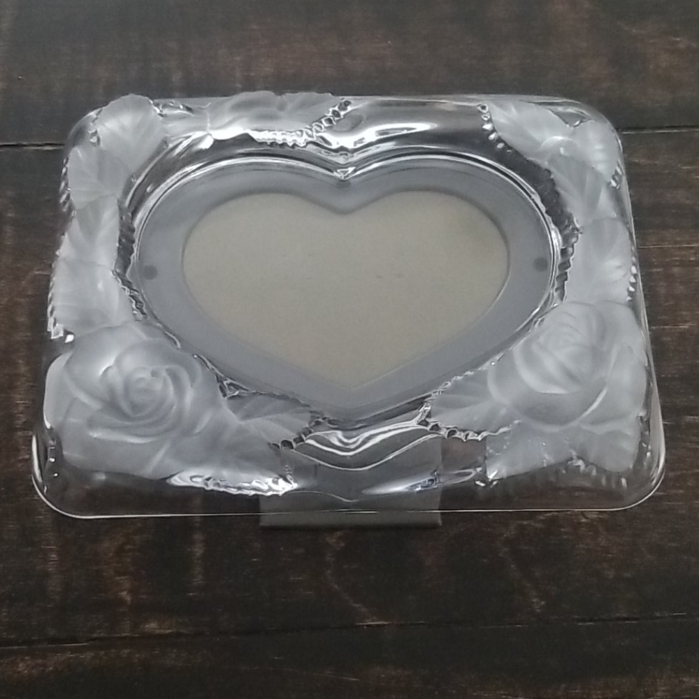 Vintage Frostwd Glass Heart picture frame